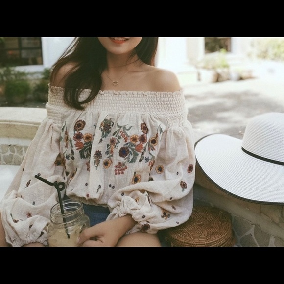 🔥💥CLEARANCE SALE⚡️🌟LEILANI Smocked Off-Shoulder Embroidered Top - Picture 3 of 10